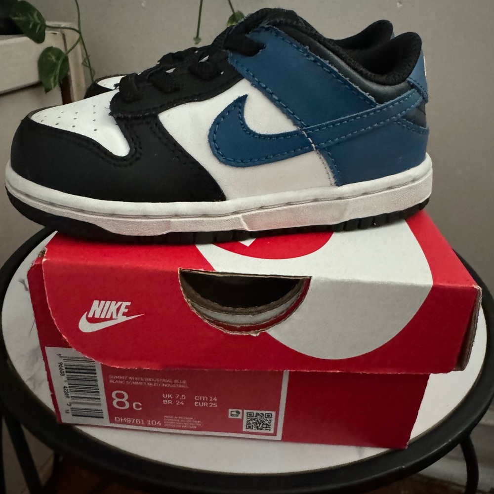 Nike dunk lows ( industrial blue) size 8c in good conditions